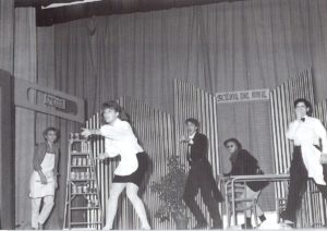 Représentation théâtrale (Antigone de Anouilh) en 1990.