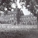Aile latérale du Collège depuis le potager (avant 1958)