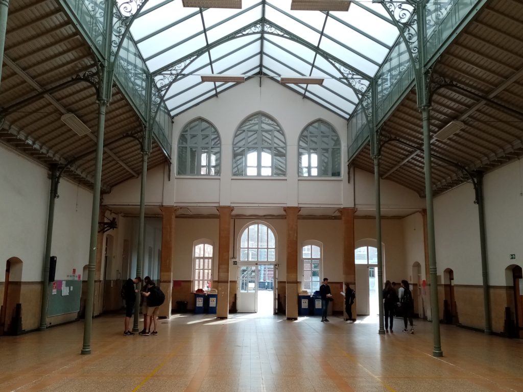 Salle vitrée depuis la scène